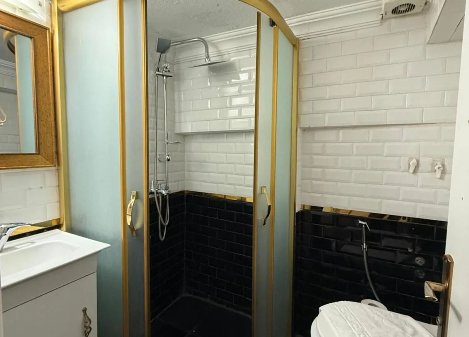 Rhythm Hotel Стамбул 2*,