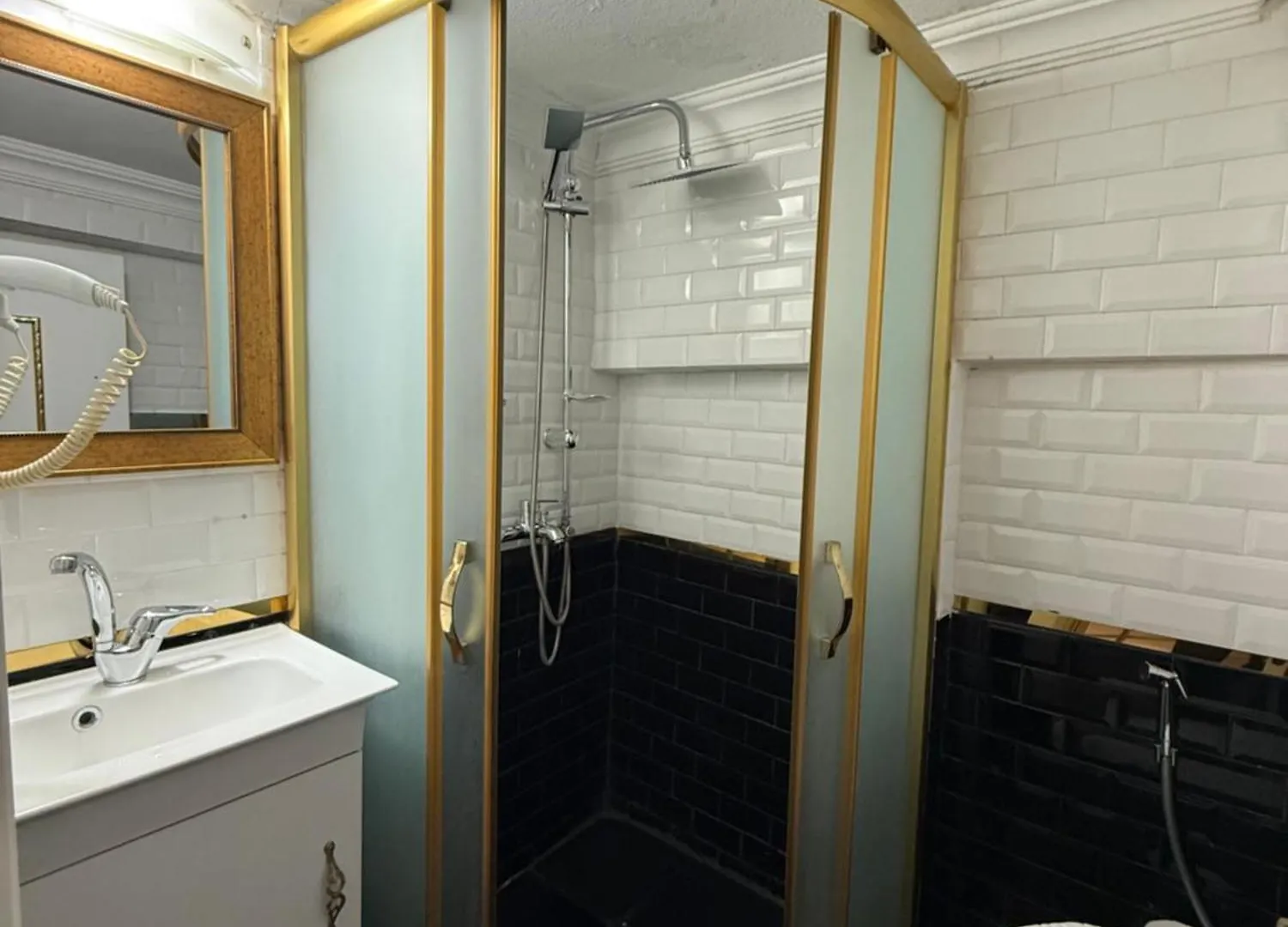 Rhythm Hotel Стамбул 2*,